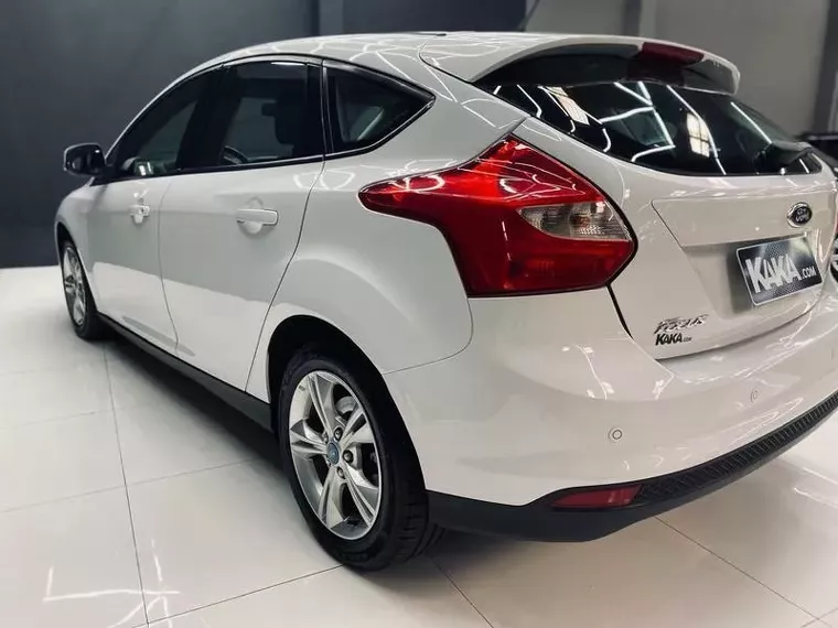 Ford Focus Branco 11