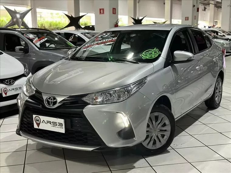 Toyota Yaris Prata 14