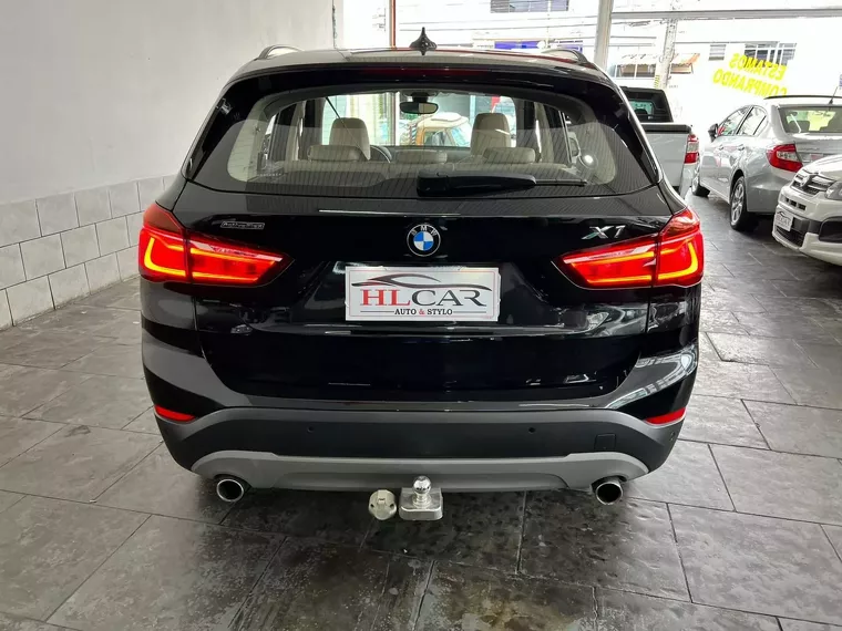 BMW X1 Preto 11