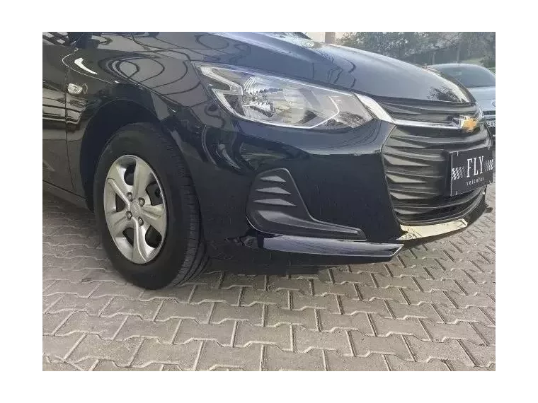 Chevrolet Onix Preto 6