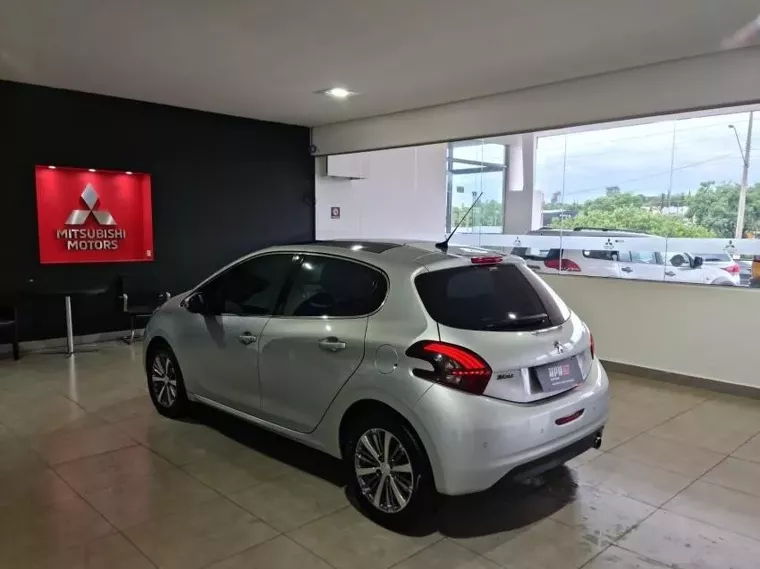 Peugeot 208 Prata 5