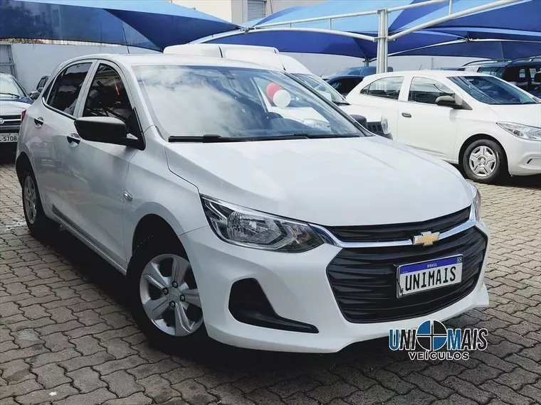 Chevrolet Onix Branco 4