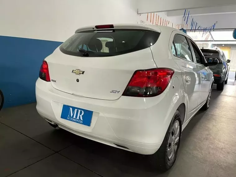 Chevrolet Onix Branco 5