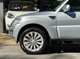 Mitsubishi Pajero Full