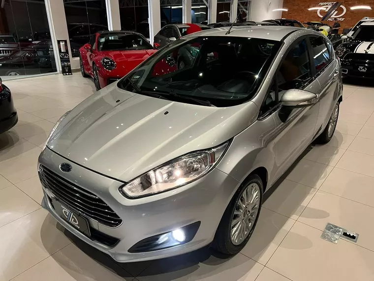 Ford Fiesta Prata 3