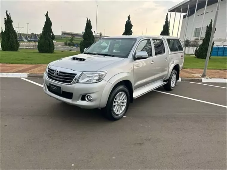 Toyota Hilux Prata 6