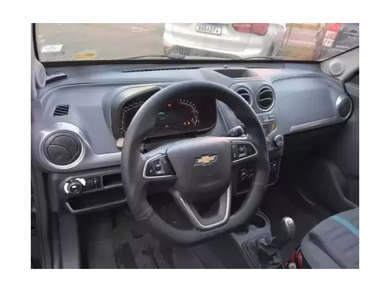 Chevrolet Montana Preto 2