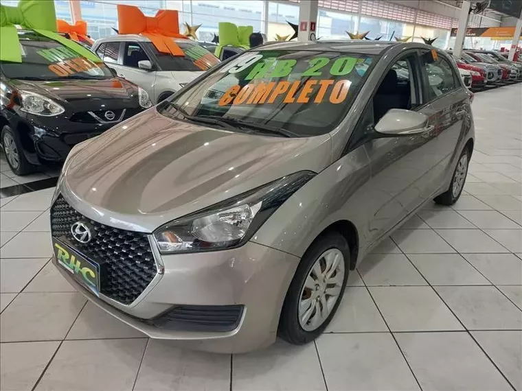 Hyundai HB20 Prata 4