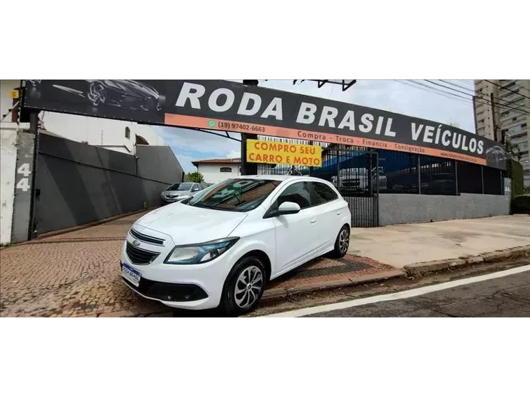 Chevrolet Onix Branco 2