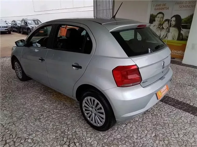 Volkswagen Gol Prata 2