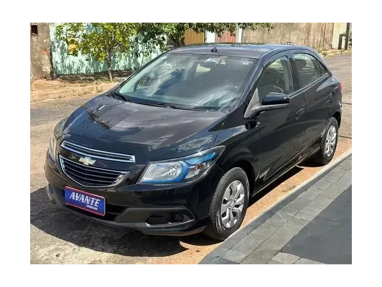 Chevrolet Onix Preto 1