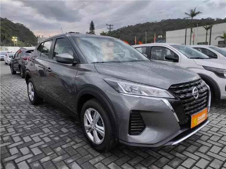 Nissan Kicks Cinza 2