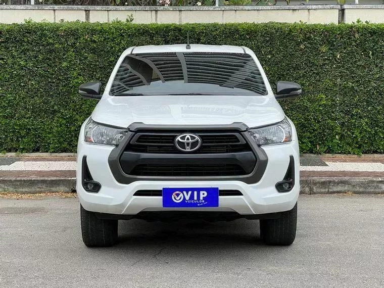 Toyota Hilux Branco 10