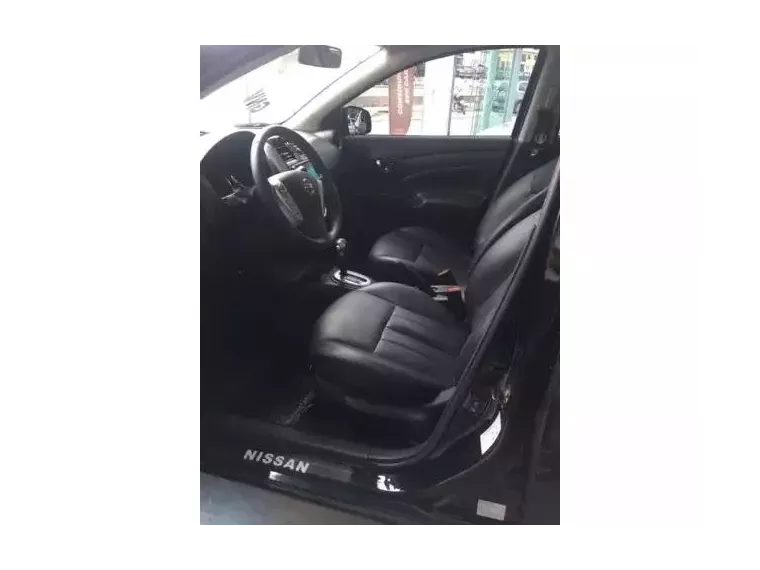 Nissan Versa Preto 8