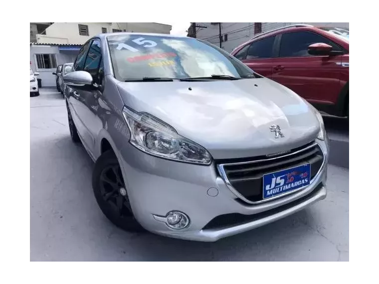 Peugeot 208 Prata 1