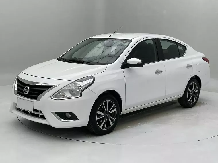 Nissan Versa Branco 8