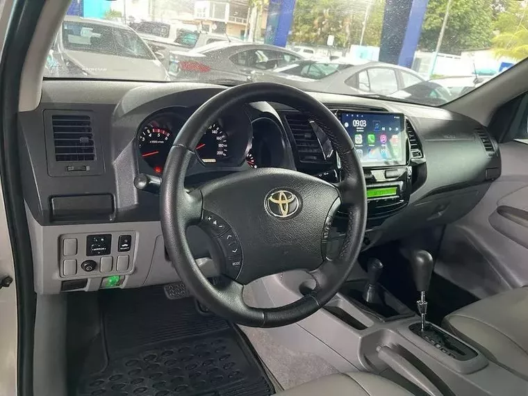 Toyota Hilux Prata 13