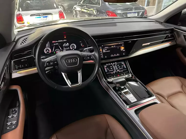 Audi Q8 Cinza 6