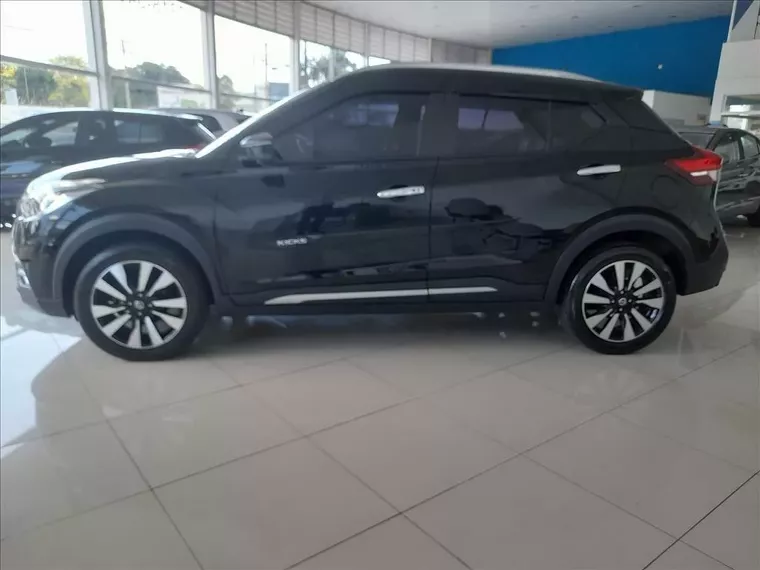 Nissan Kicks Preto 12