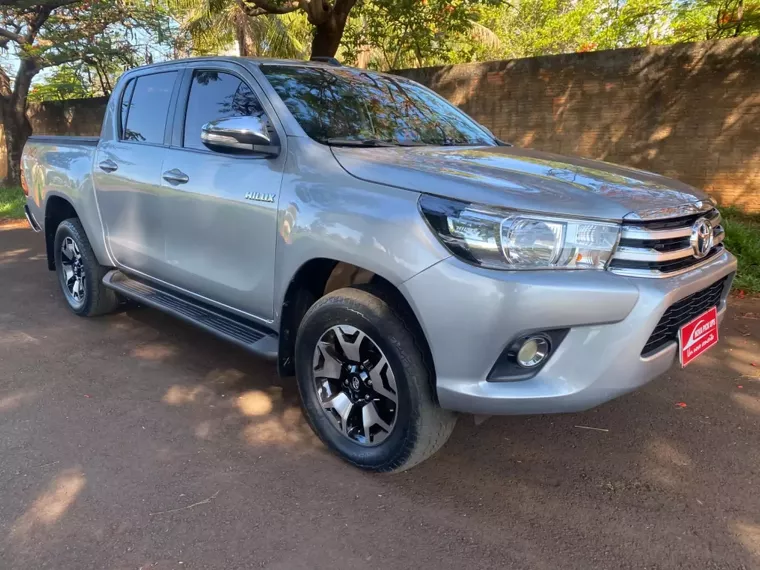 Toyota Hilux Prata 1