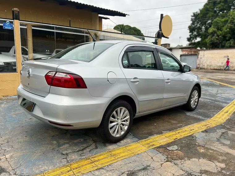 Volkswagen Voyage Prata 2