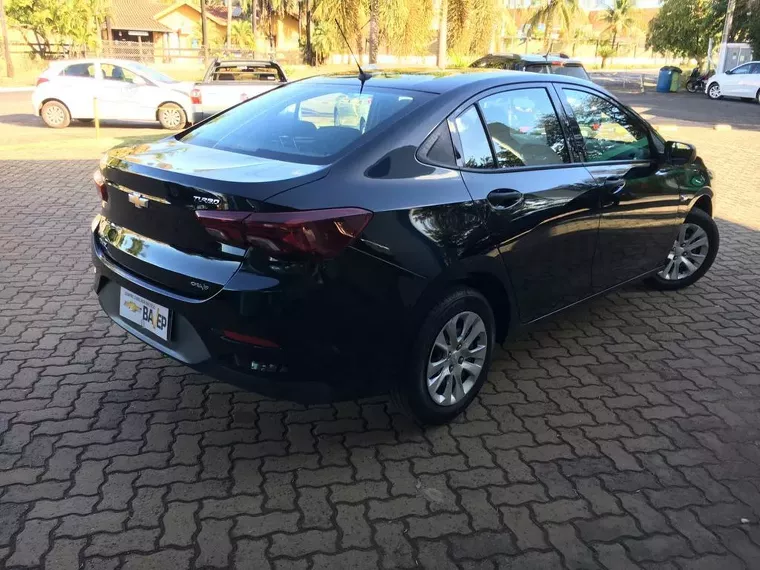 Chevrolet Onix Preto 5