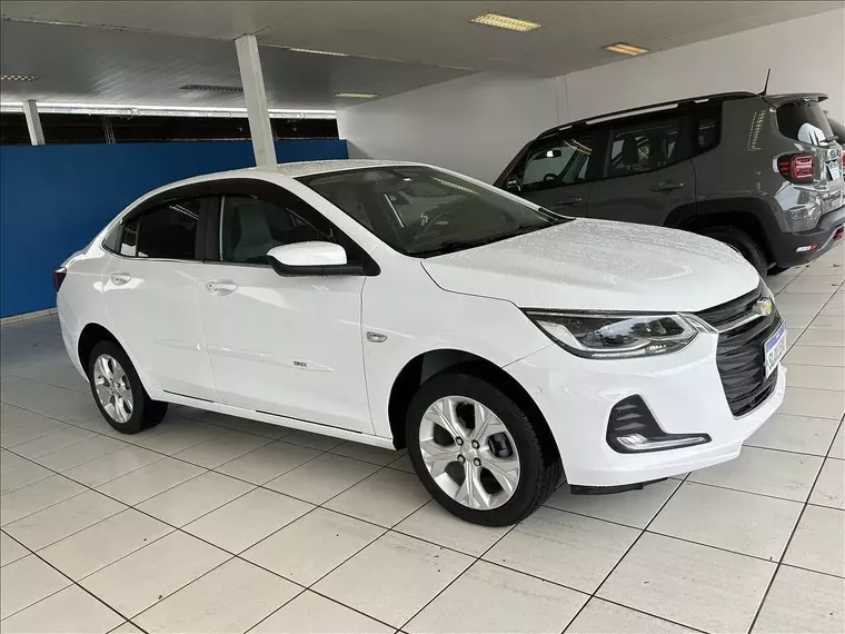 Chevrolet Onix Branco 1