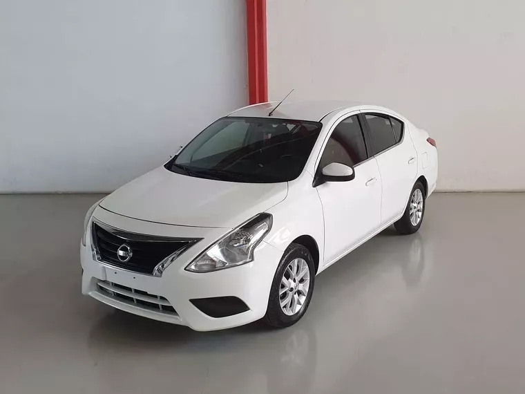 Nissan Versa Branco 2