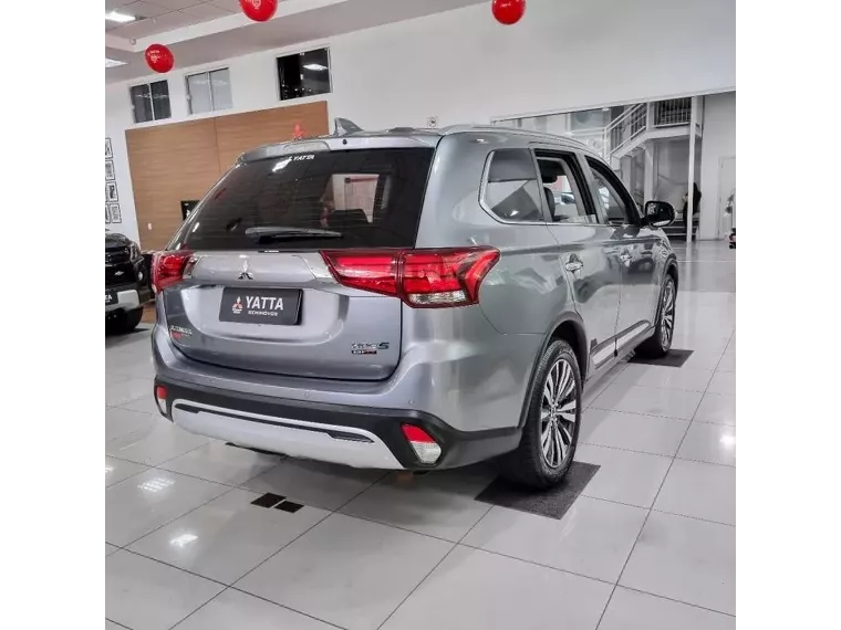 Mitsubishi Outlander Cinza 1