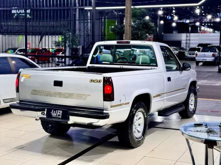 Chevrolet Silverado Prata 6