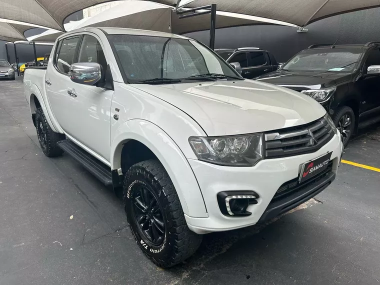 Mitsubishi L200 Branco 4