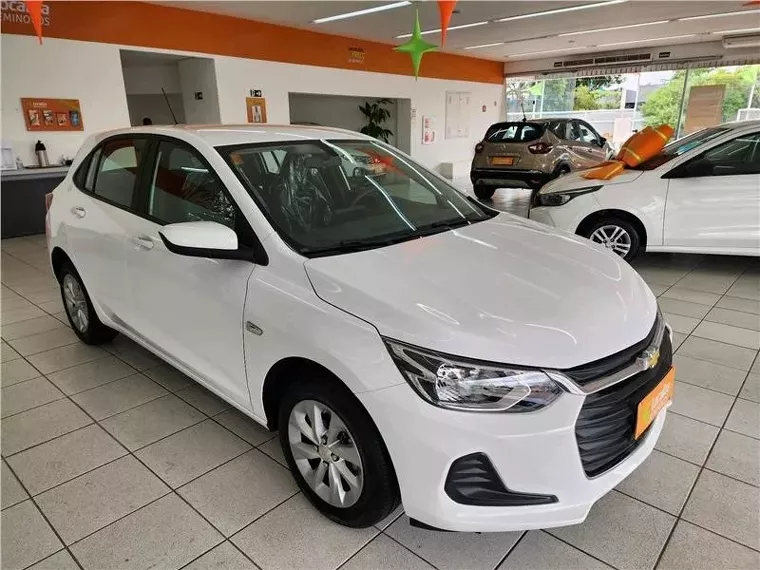 Chevrolet Onix Branco 9