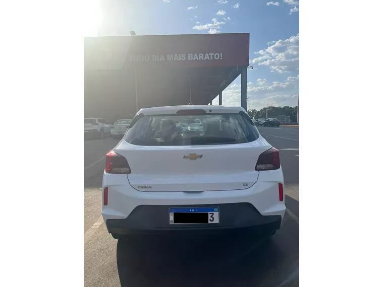 Chevrolet Onix Branco 6