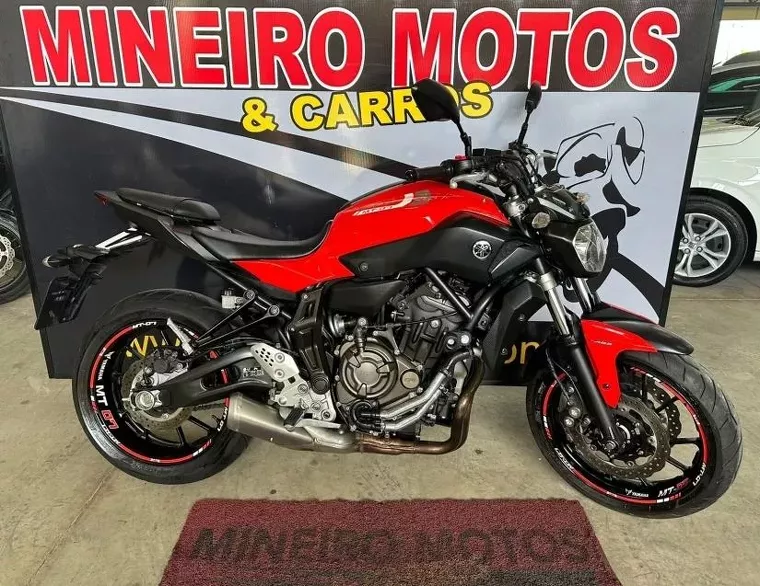 Yamaha MT-07 Vermelho 1