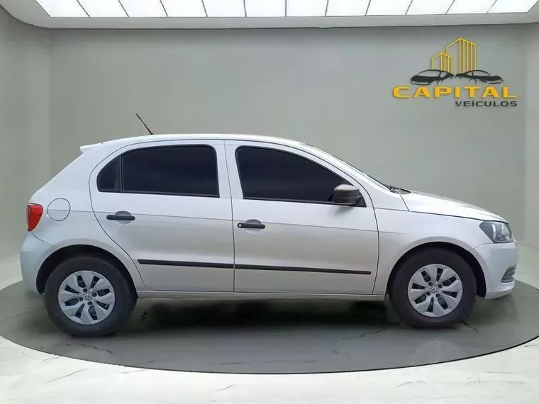 Volkswagen Gol Prata 1