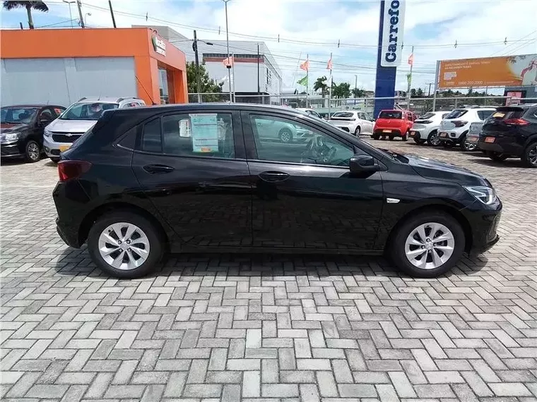 Chevrolet Onix Preto 3