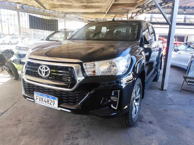 Toyota Hilux Preto 10