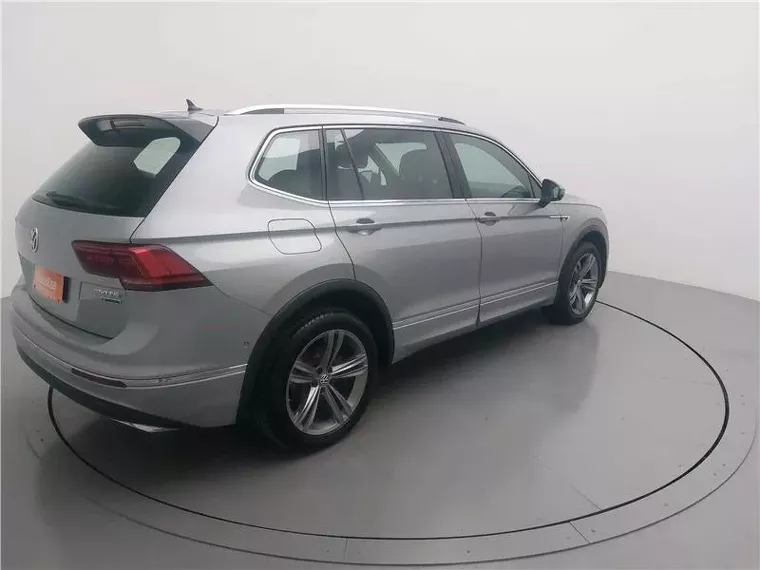 Volkswagen Tiguan Prata 13