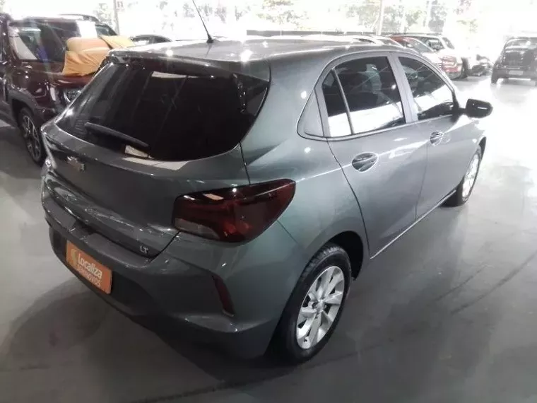 Chevrolet Onix Cinza 3