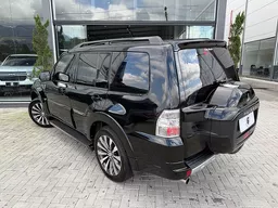 Mitsubishi Pajero Full