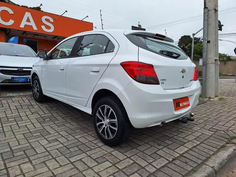 Chevrolet Onix Branco 12