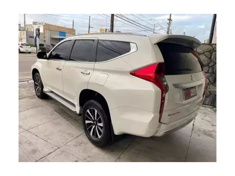 Mitsubishi Pajero Sport Branco 7