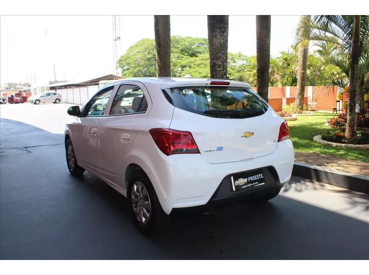 Chevrolet Onix Branco 7