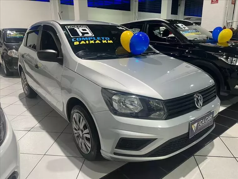 Volkswagen Gol Prata 1