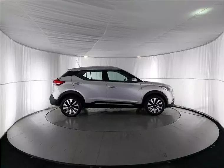 Nissan Kicks Prata 1