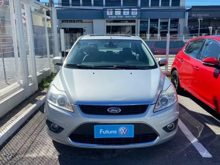 Ford Focus Prata 12