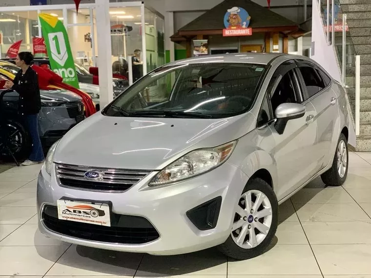 Ford Fiesta Prata 10