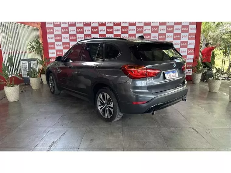 BMW X1 Cinza 6