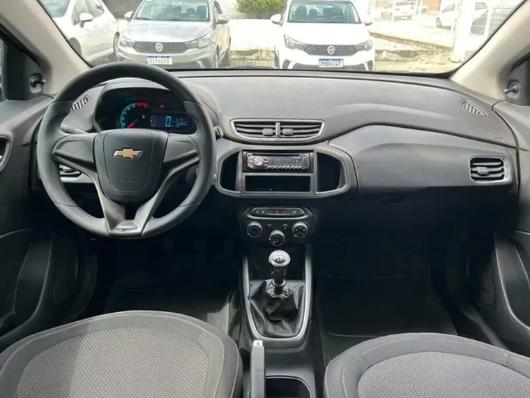 Chevrolet Onix Preto 15