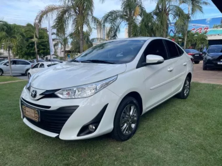 Toyota Yaris Branco 3